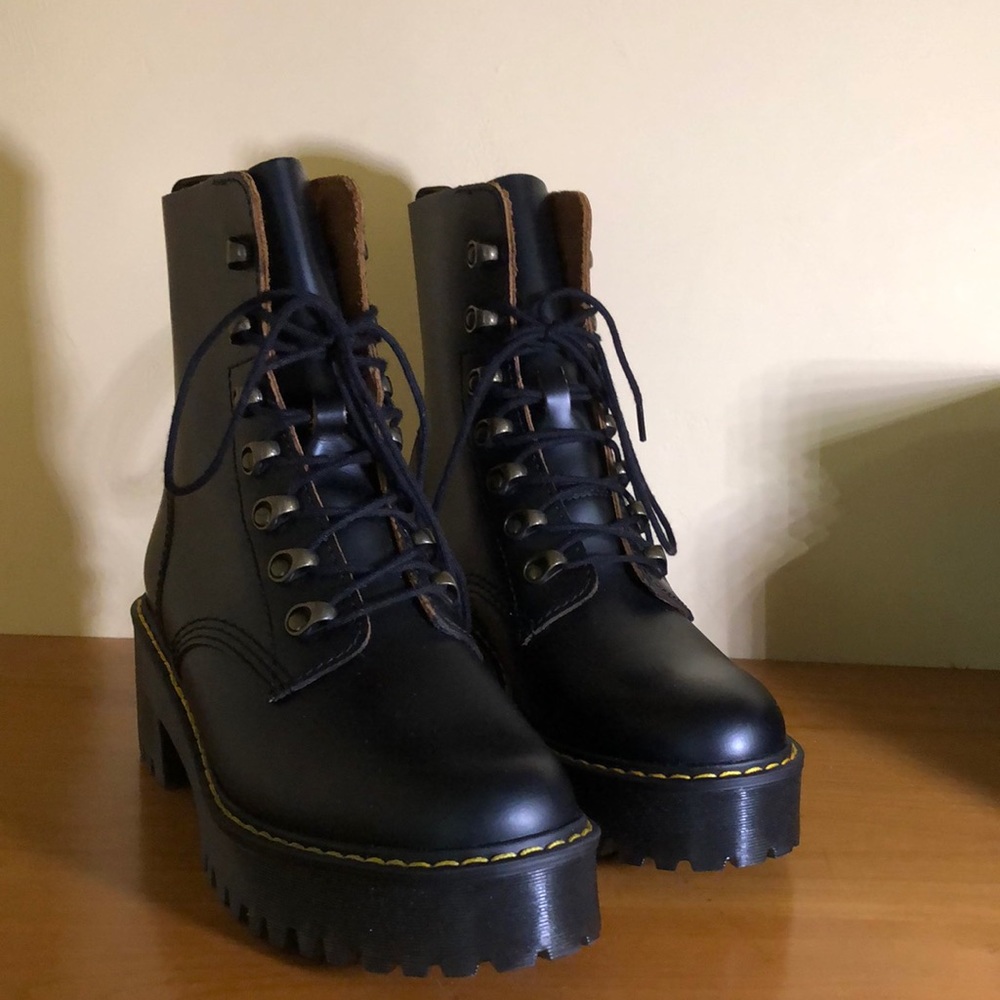 De. Martens Leona smooth leather heeled boots